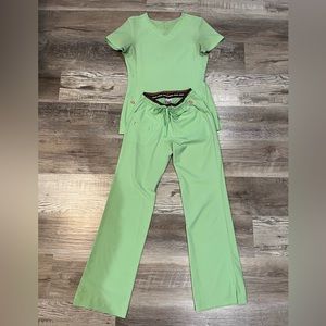 Heartsoul scrubs set is XS. Color is lime green